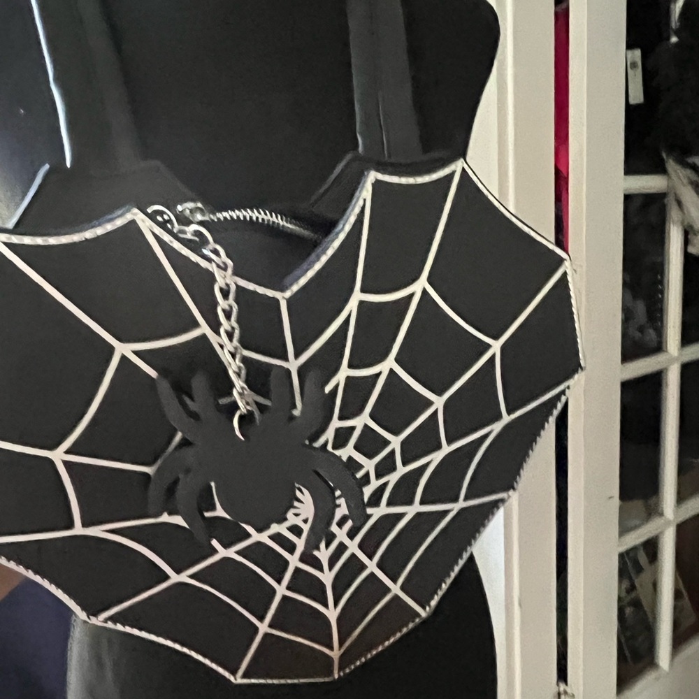 Mad engine, spider heart backpack perfect for Halloween NWT - Picture 5 of 5